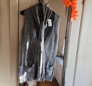 FGray Knit Sleeveless Cardigan With Attached Scraf